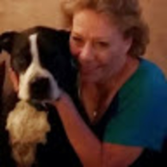 Meet your Posher, Nicole - Picture 1 of 1